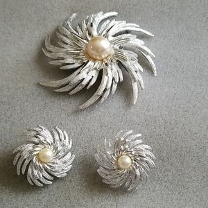 Vintage Pinwheel Pin/Brooch and Earrings Set